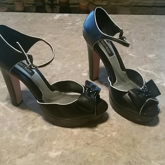 White House Black Market Shoe - Picture 1 of 6